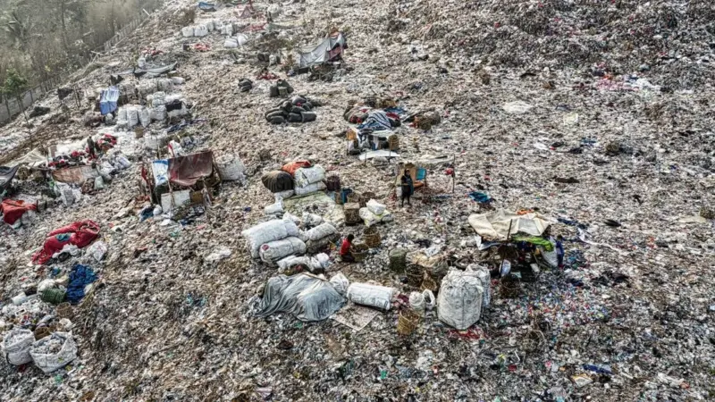L’85% dei vestiti finisce in discarica