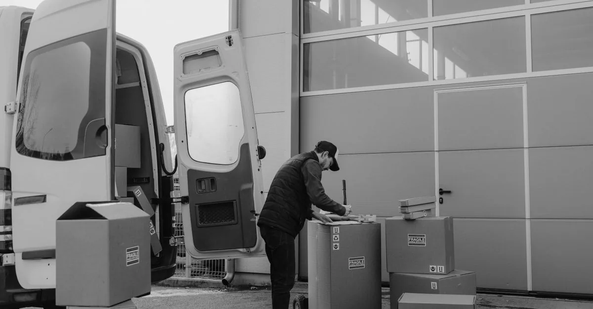 Amazon butta via furgoni pieni di cibo ogni sera