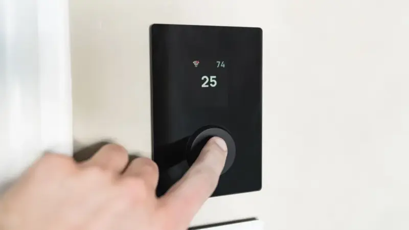 Dalle stufe-batteria ai pannelli verticali, l'energia si fa su misura
