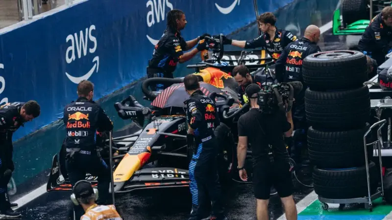 Il team Mercedes ha tagliato le emissioni mentre cresceva