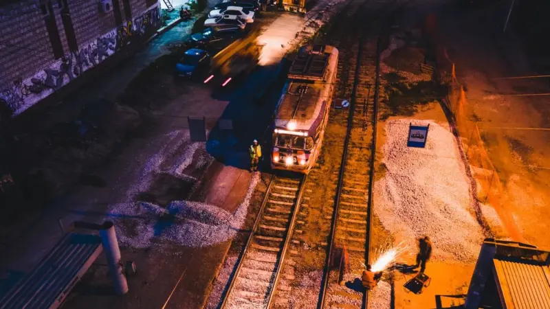 Il tram verde lascia Firenze senz'ombra