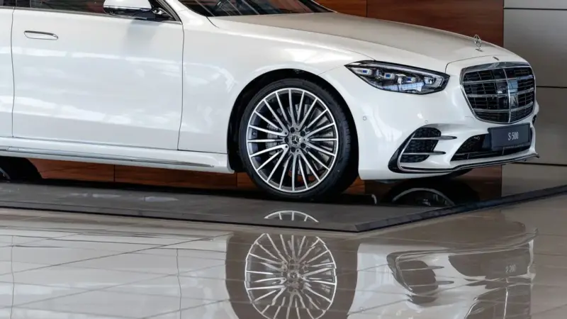 Mercedes ha perso un terzo delle vendite in Cina