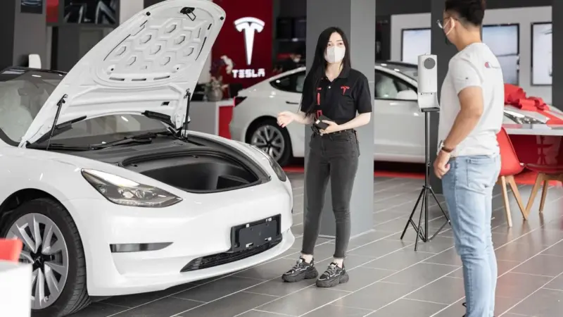 Tesla ha portato la Model Y L negli Stati Uniti
