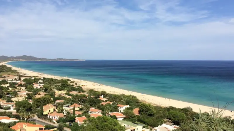 Un'autorizzazione speciale ha bucato le tutele sulla costa sarda