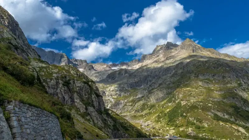 Due soli ranger per undicimila veicoli al giorno sulle Dolomiti