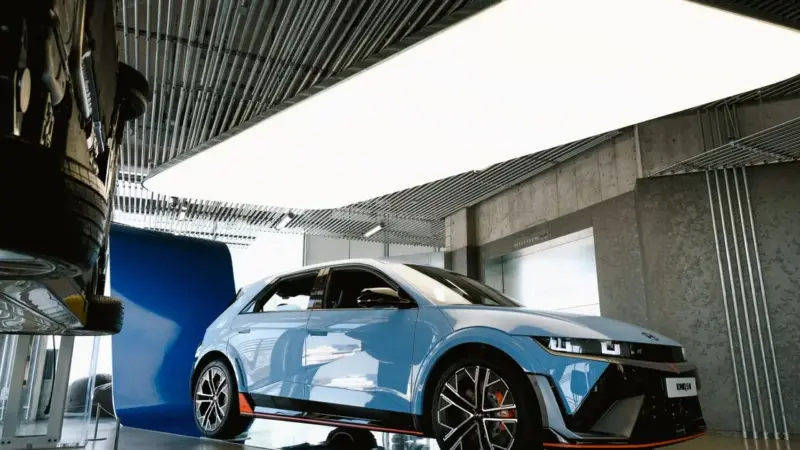 Il Regno Unito ha calcolato il costo del mandato auto elettriche