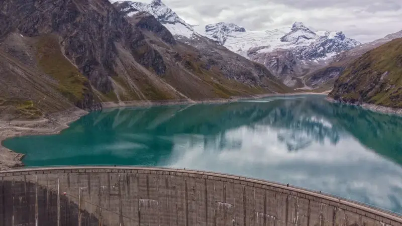 L’acqua dei laghi lombardi c’è, ma è trattenuta