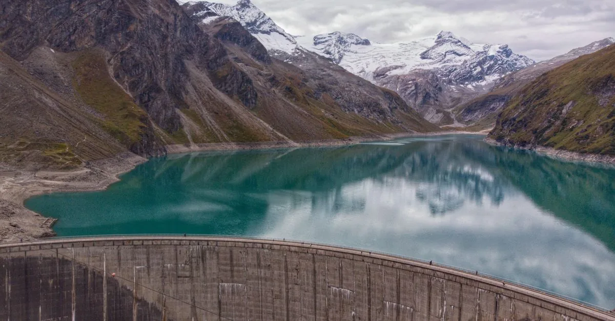 L’acqua dei laghi lombardi c’è, ma è trattenuta
