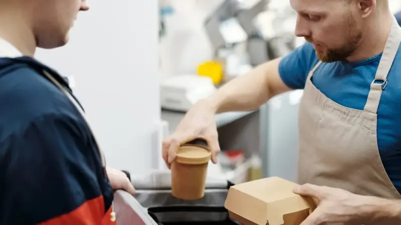 Nei fast food si può riciclare più che in casa