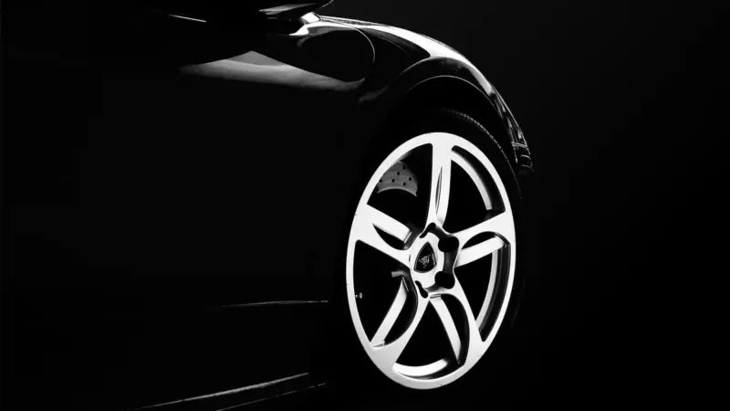 Tesla ha le ruote che si staccano, Audi le incanala