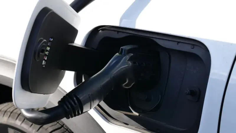 La Mercedes ha lanciato la GLA elettrica