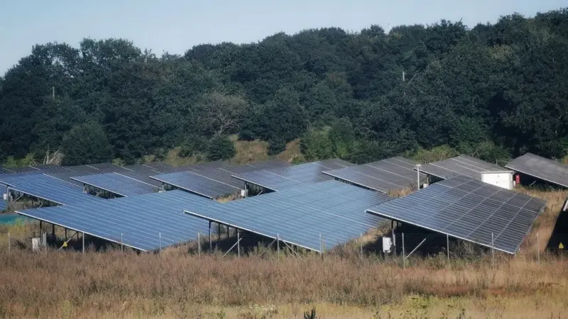 Tesla ha comprato 640 MW di solare in un giorno